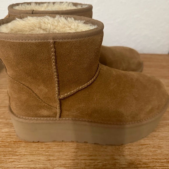 Classic MINI PLATFORM UGGS - Picture 3 of 7